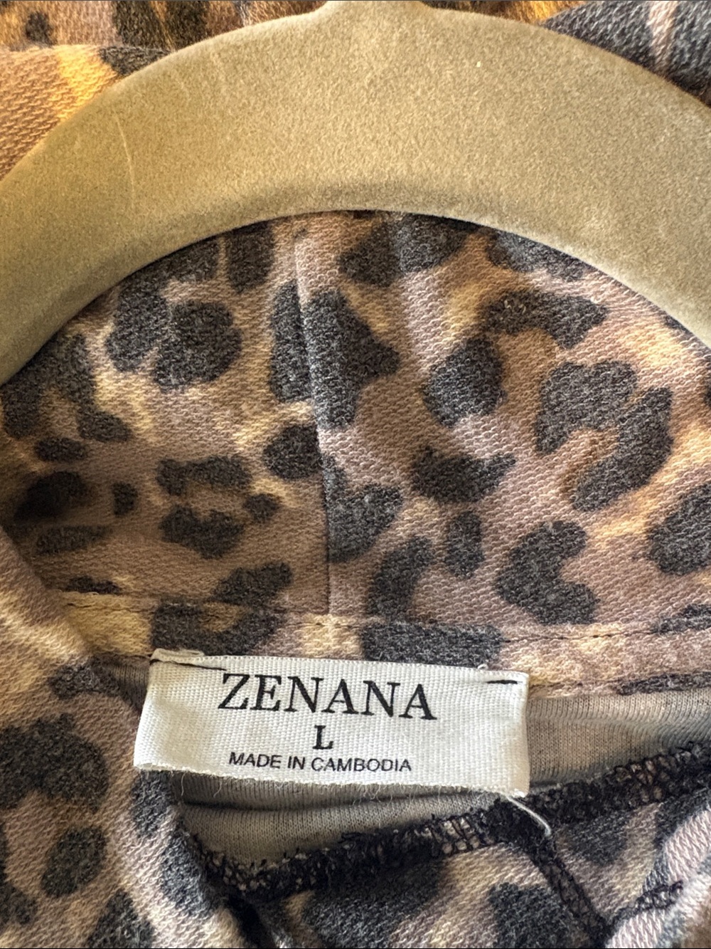 Zenana Outfitters Leopard Print Cropped Hoodie in Mauve and Black - Picture 2 of 3